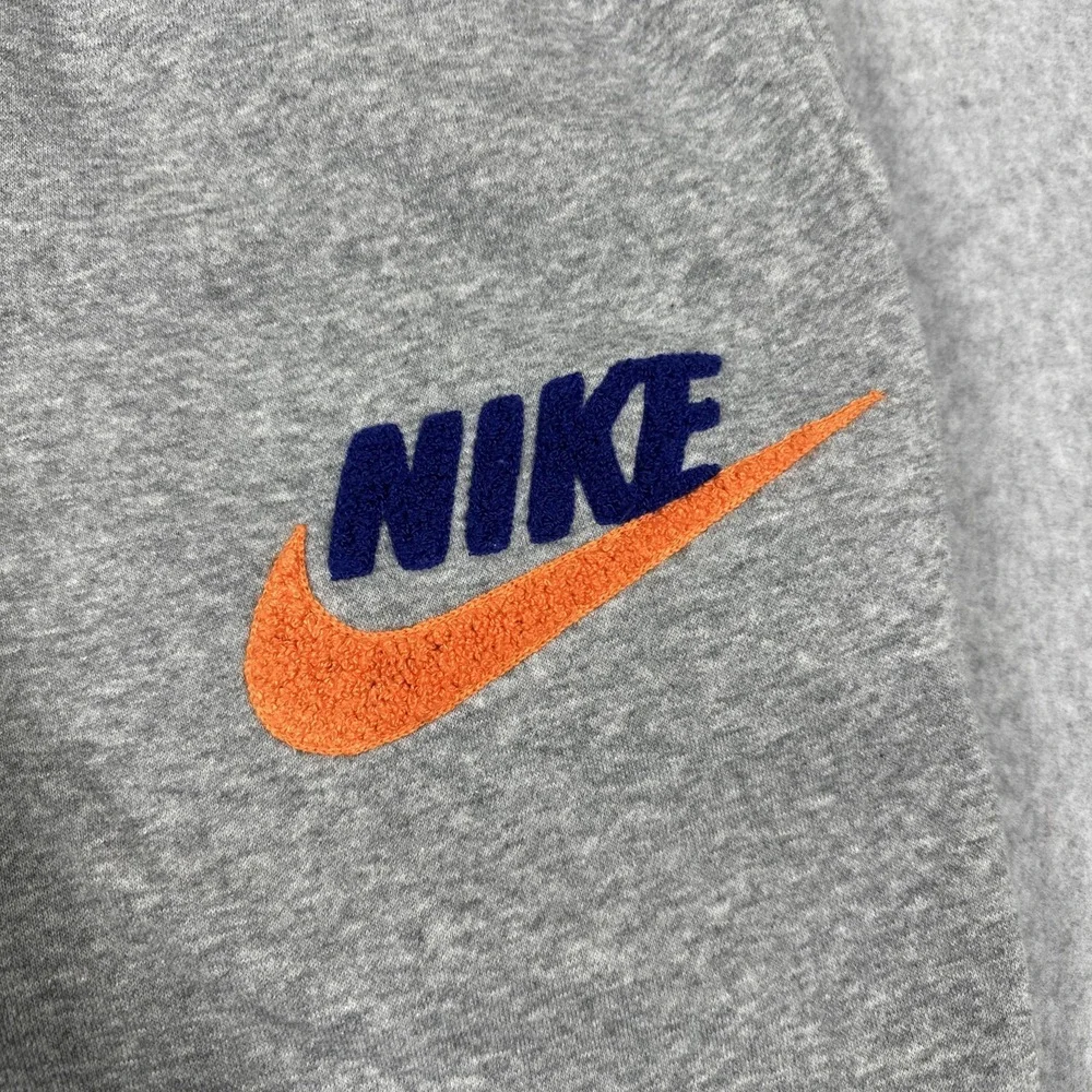 Nike Club Fleece Jogger Sweatpants Men's XL Gray Varsity Puff Print Logo